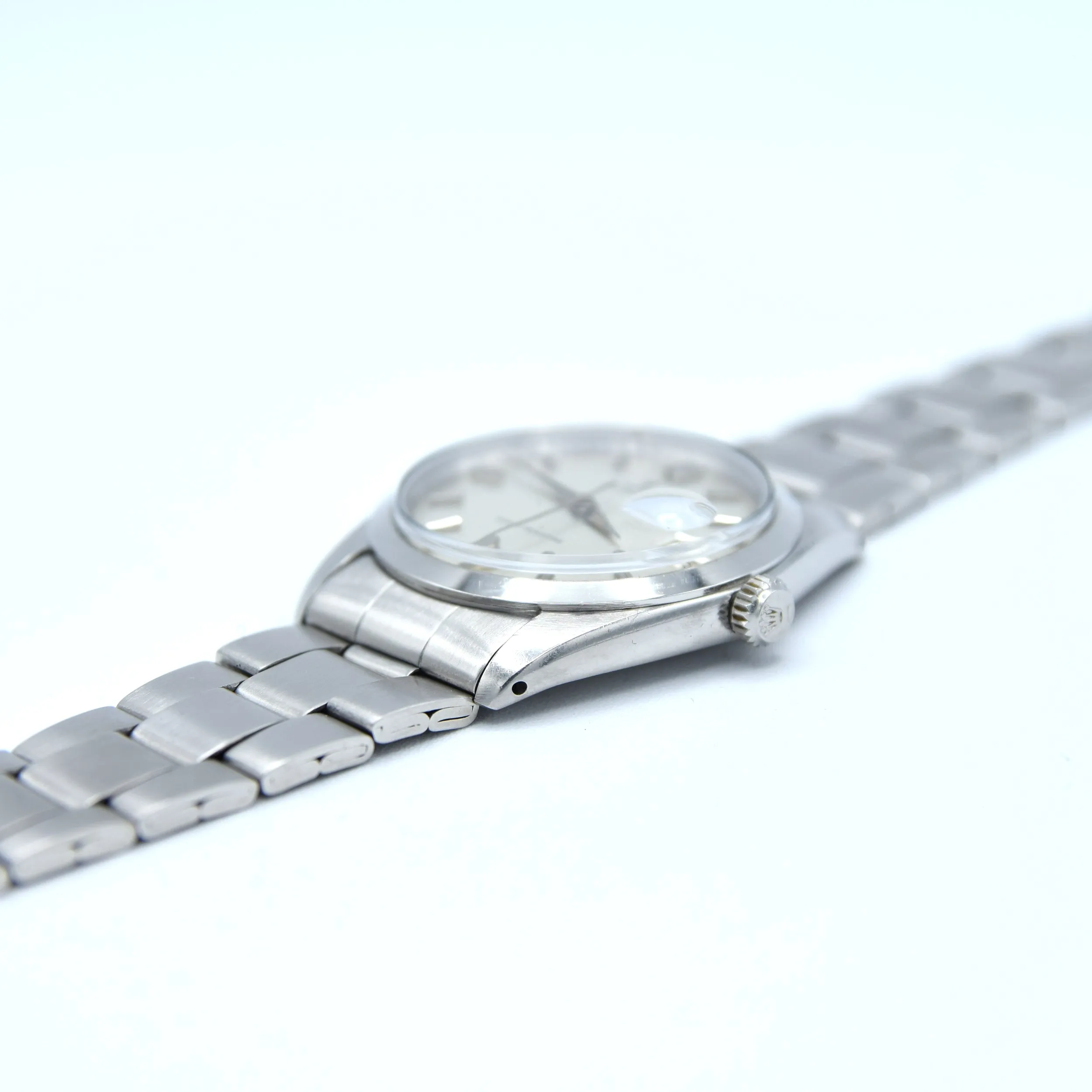 1965 Tudor Oysterdate Manual Wind Wristwatch Model 7962 with Silvered Dial on Bracelet