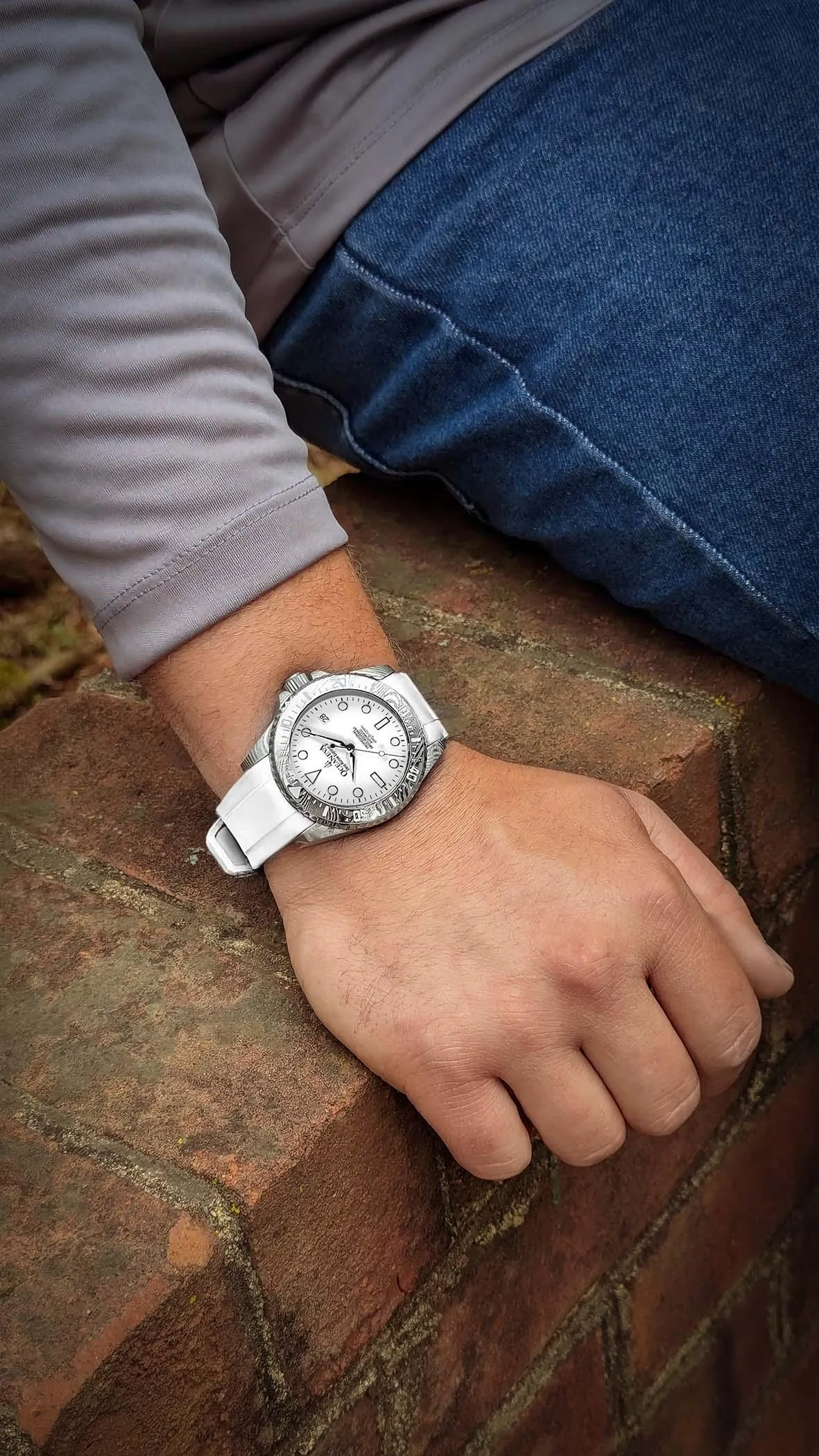 Oceaneva Mens Deep Marine Explorer II White Dial Damascus Steel Watch