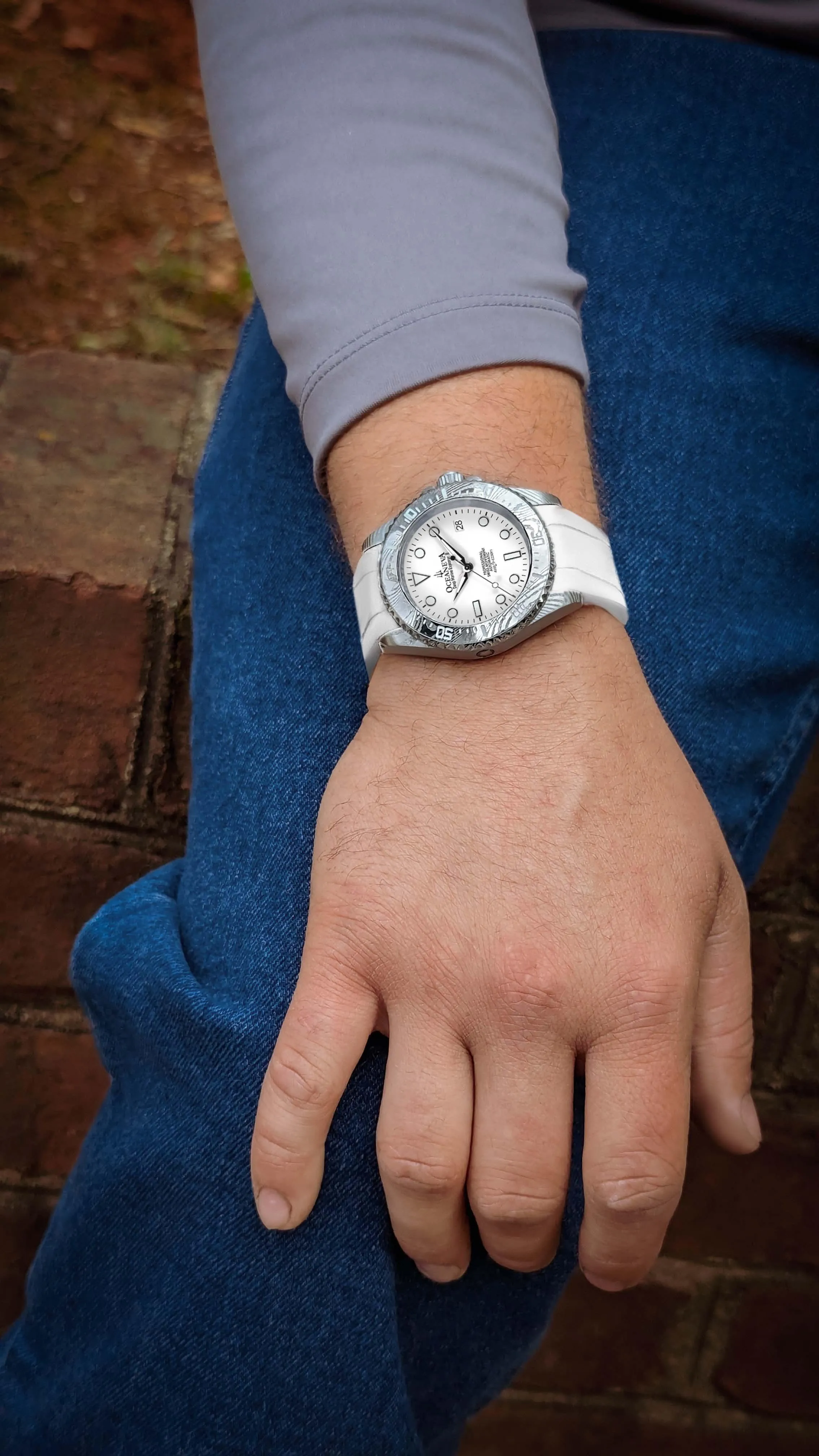 Oceaneva Mens Deep Marine Explorer II White Dial Damascus Steel Watch